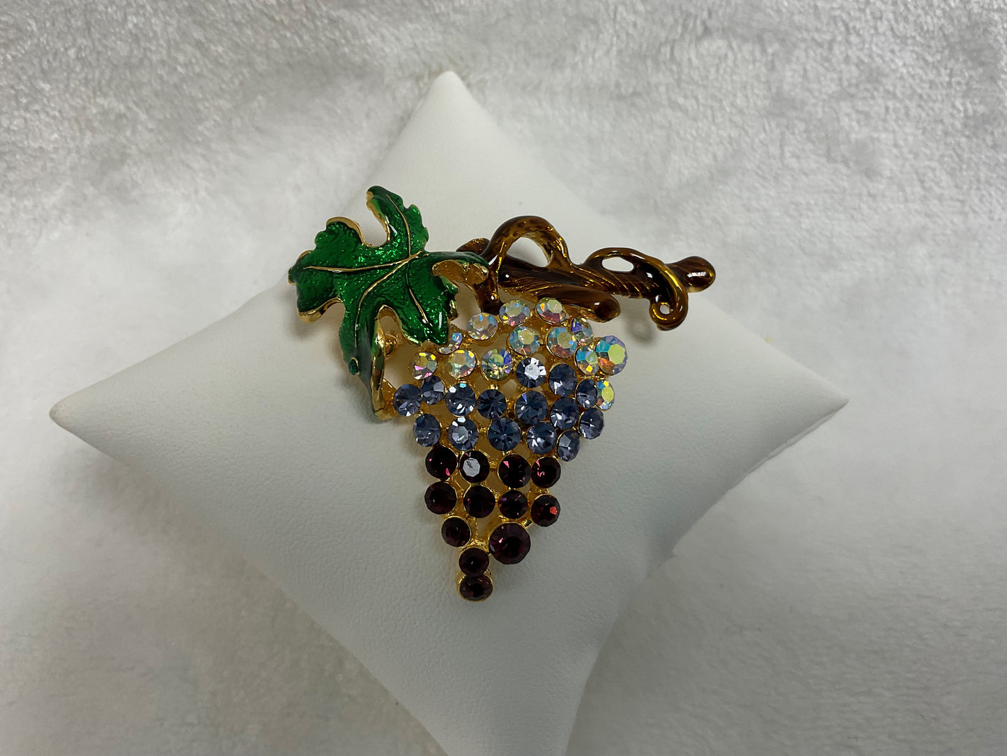P5339 -Gold Multicolor Grape Cluster Pin 