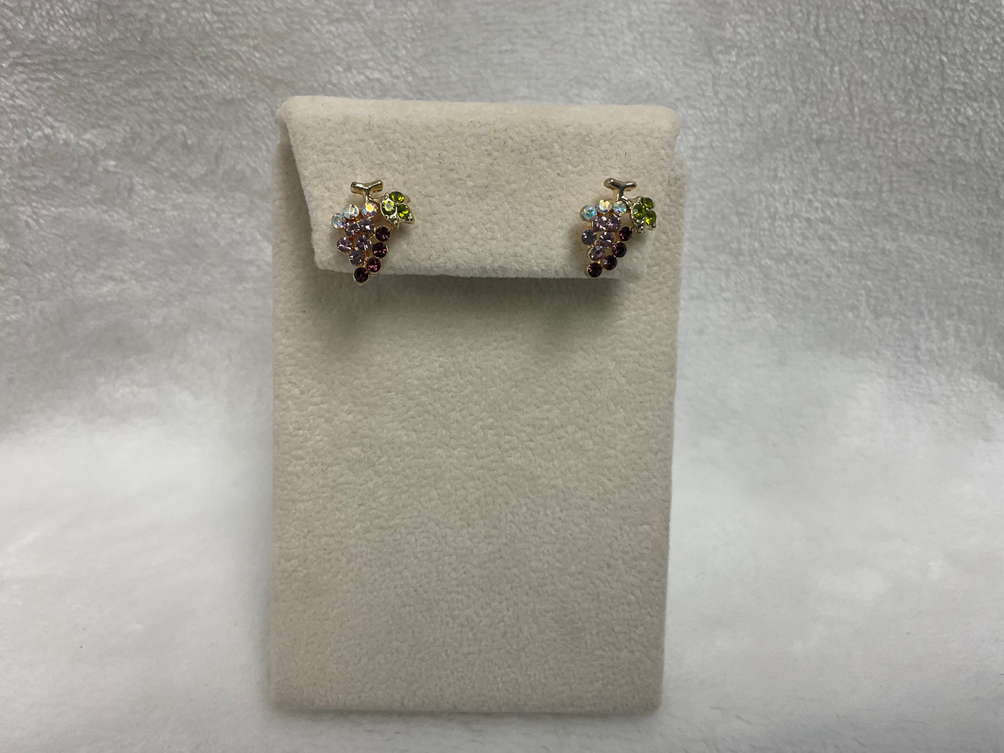 PE4172-Small Grape Cluster Post Earrings