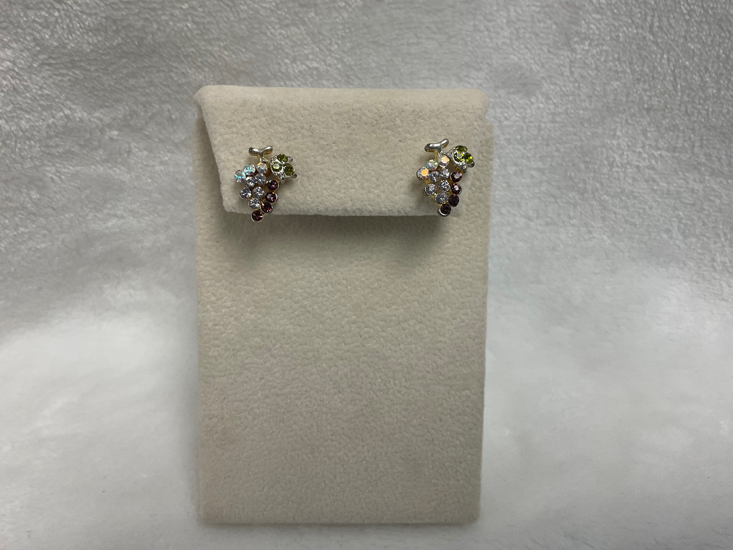 PE4172-Small Grape Cluster Post Earrings