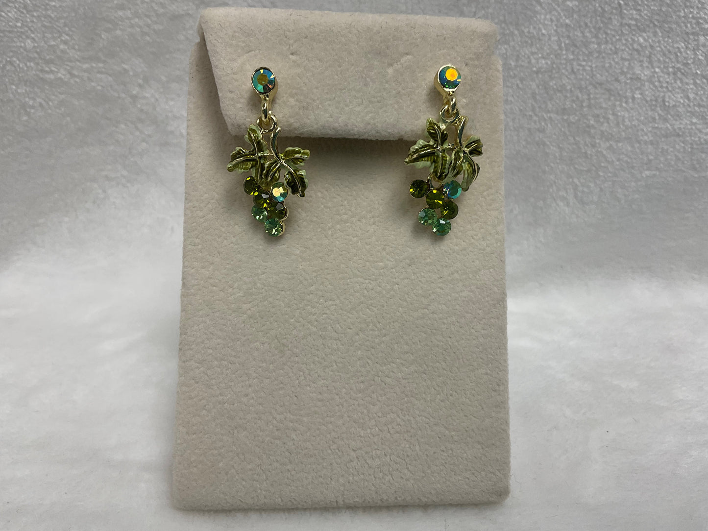 PE5114-Small Grape Cluster Dangle Earrings